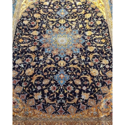 "Elegant Persian Kerman Rug with Silk and Wool, 352 x 250 cm, Knot Density 810,000/m²" – Focus on size and specifications.