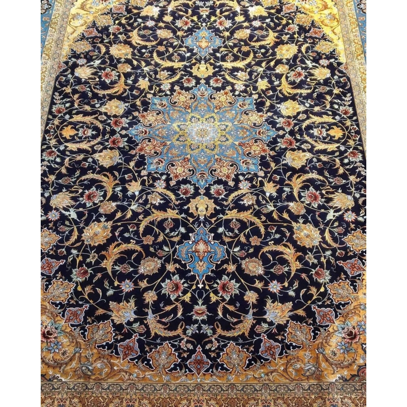 "Elegant Persian Kerman Rug with Silk and Wool, 352 x 250 cm, Knot Density 810,000/m²" – Focus on size and specifications.
