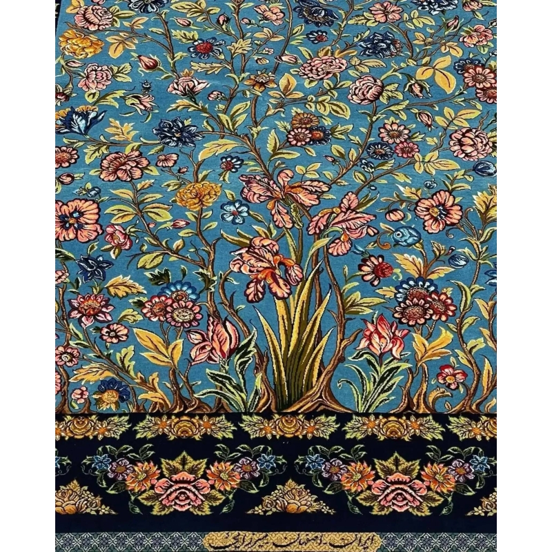 Luxurious Isfahan silk and wool Persian rug for sale, 170 cm x 107 cm