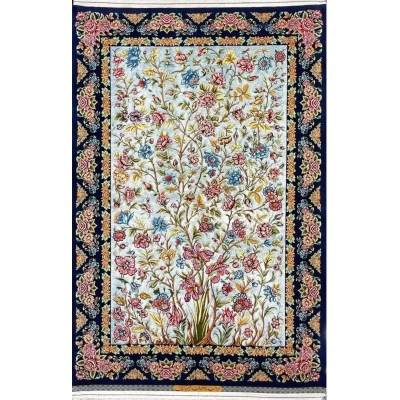Luxury Persian rug hand-knotted in Isfahan, size 175 cm x 110 cm, available for sale
