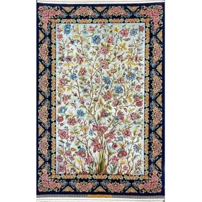 Luxury Persian rug hand-knotted in Isfahan, size 175 cm x 110 cm, available for sale
