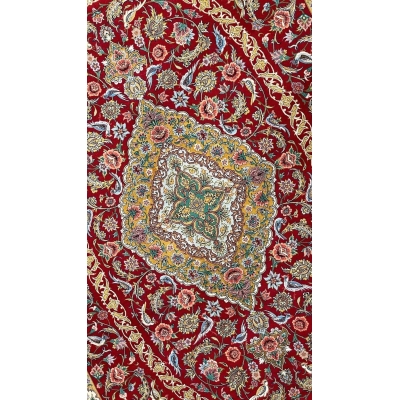 "Authentic Persian Isfahan rug, 240x160 cm, hand-knotted with a luxurious wool and silk blend, featuring intricate floral patterns."