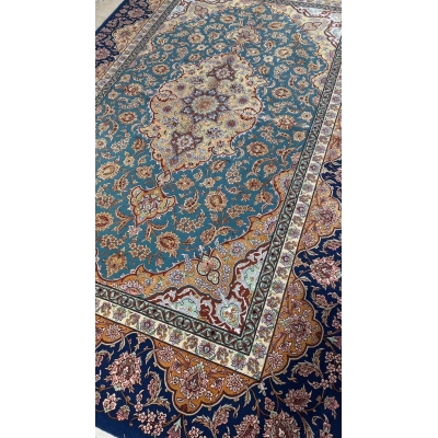 "Luxury large Akhtarian Isfahan rug, 8.2 x 5.6 feet, handcrafted with wool and silk, featuring a knot density of 810,000 knots per m²."