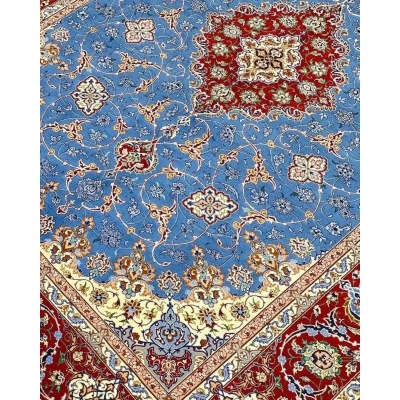 "Elegant Persian rug, 230 cm x 160 cm, woven by Saieed Davarie in Isfahan, made from silk and wool with intricate patterns."