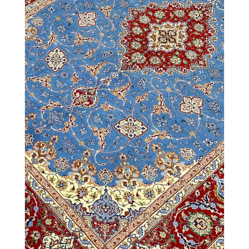 "Elegant Persian rug, 230 cm x 160 cm, woven by Saieed Davarie in Isfahan, made from silk and wool with intricate patterns."