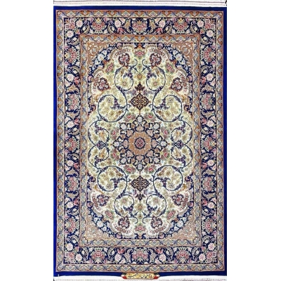 "Full view of authentic oriental rug from Isfahan, 155x107 cm, crafted by Weaver Habib."