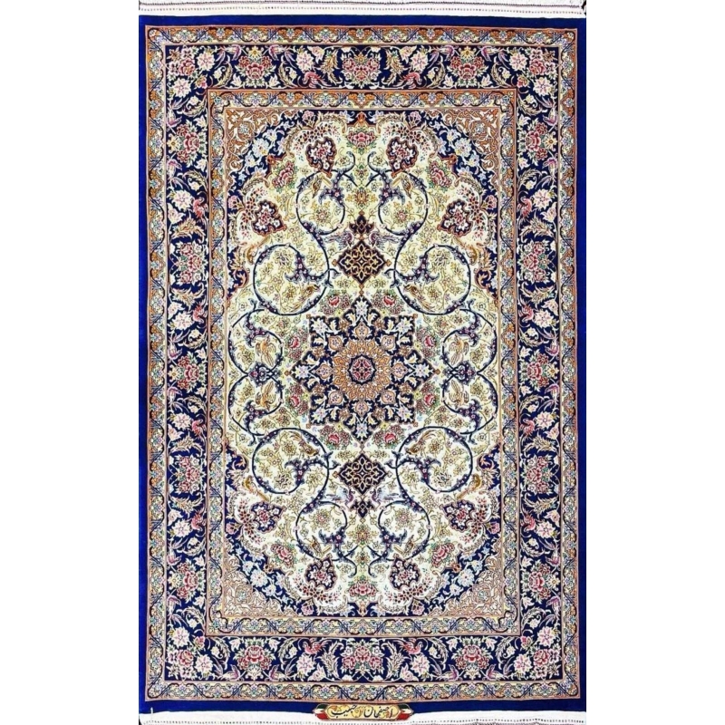"Full view of authentic oriental rug from Isfahan, 155x107 cm, crafted by Weaver Habib."