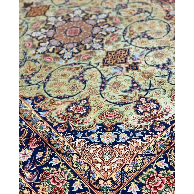"Luxury Persian Isfahan rug, hand-knotted with 810,000 knots per m², made of silk and wool blend."