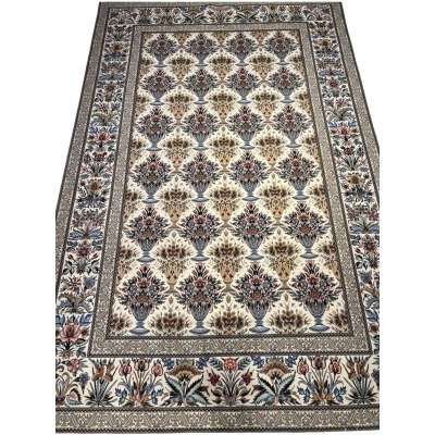 "Fine Persian rug for sale, hand-knotted Isfahan carpet by Kheirie"
