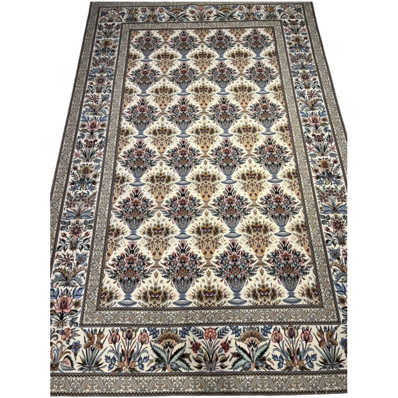 "Fine Persian rug for sale, hand-knotted Isfahan carpet by Kheirie"