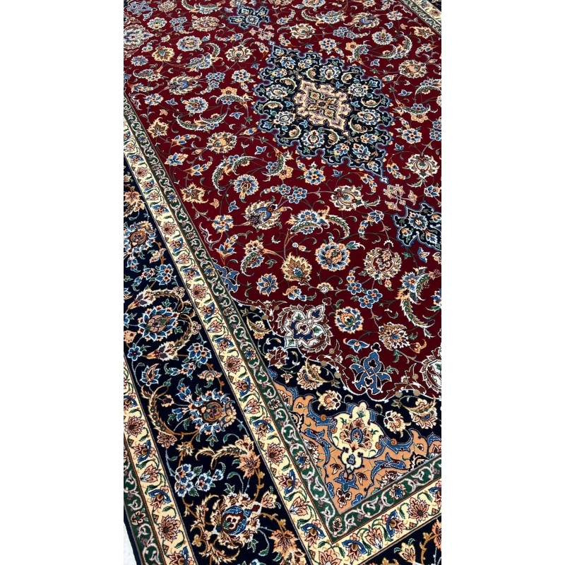 Persian rug with intricate floral design in wool and silk, 235x155 cm