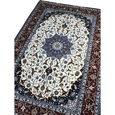 "198 x 132 cm Isfahan rug made in Iran with single-knot craftsmanship."