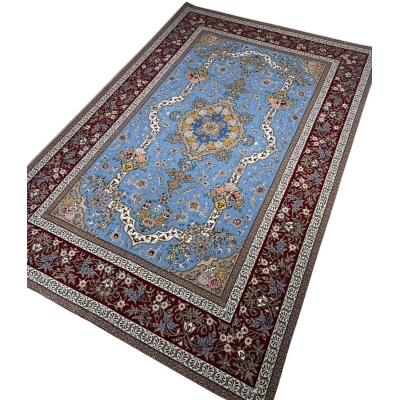 "Exquisite Isfahan carpet, 226 x 148 cm, showcasing hand-knotted floral patterns with luxurious silk and wool blend."
