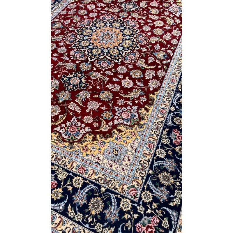 Red and black Persian rug from Isfahan, made of wool and silk