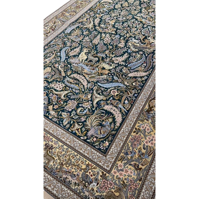 "Authentic Persian hunting rug with intricate deer and bird motifs, handcrafted in Iran’s Isfahan region."
