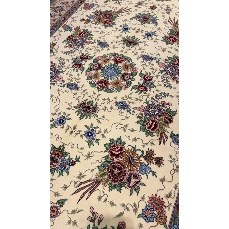 "Elegant handmade Persian rug from Isfahan, crafted with silk warp and wool-silk pile, showcasing intricate floral motifs, sized at 170 cm x 110 cm for luxurious home decor."