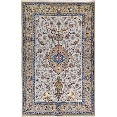 "Hand-knotted Irani rug in light grey, made from silk and wool, featuring intricate Persian patterns. Size: 170 cm x 110 cm (5.6 feet x 3.6 feet), knot density of 810,000 knots/m². Luxurious Isfahan rug for home decor."