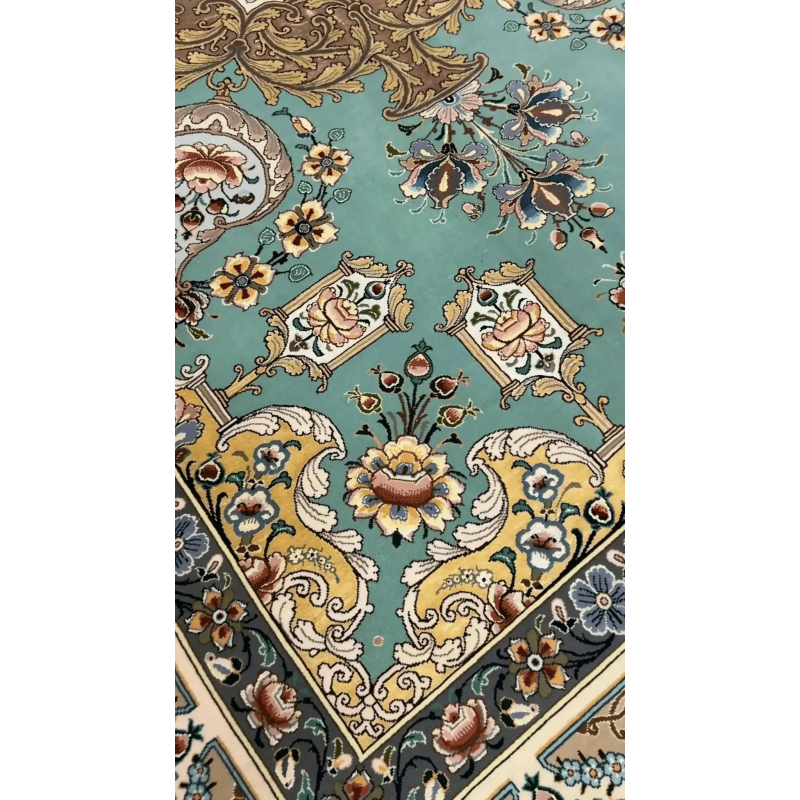 "Premium Persian Hand-Knotted Rug from Isfahan – Silk Warp, Wool and Silk Pile, 210 x 142 cm."