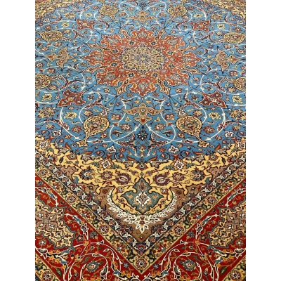 "Detailed corner view of Persian rug with traditional Isfahan motifs, 250x250 cm."