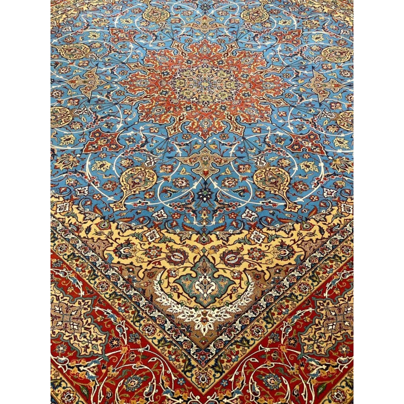 "Detailed corner view of Persian rug with traditional Isfahan motifs, 250x250 cm."