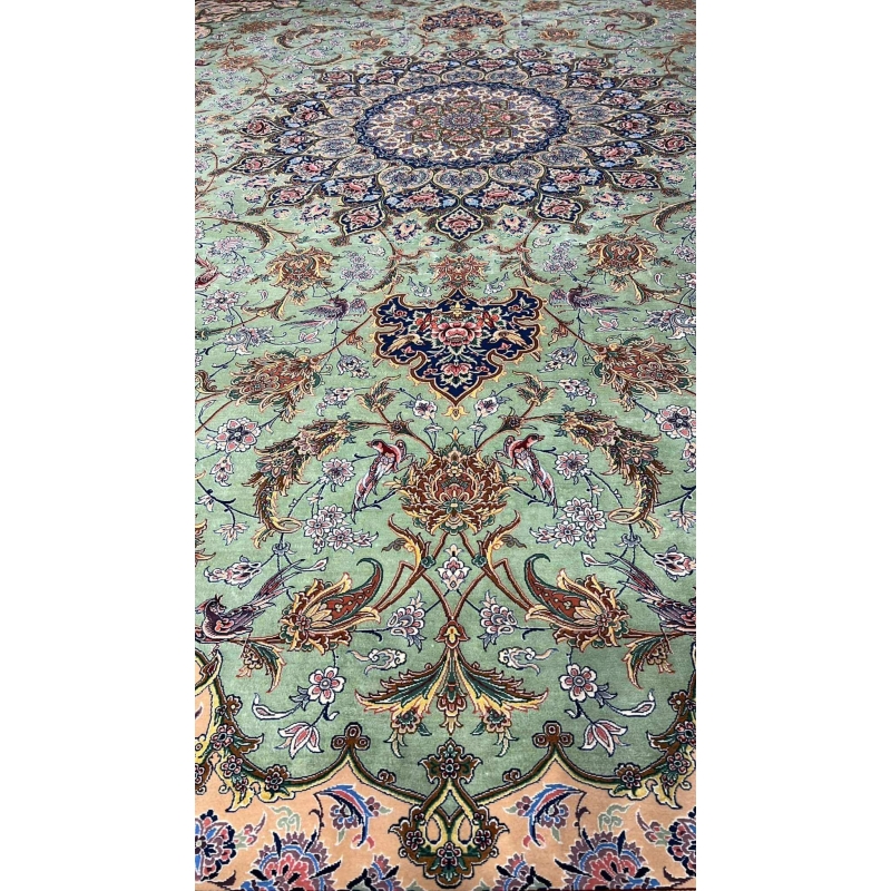 Grand Persian rug laid flat, 400x300 cm, featuring intricate floral and medallion patterns."
