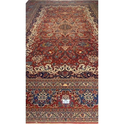 "Luxury antique hand-knotted Isfahan rug, 400x270 cm with floral motifs"