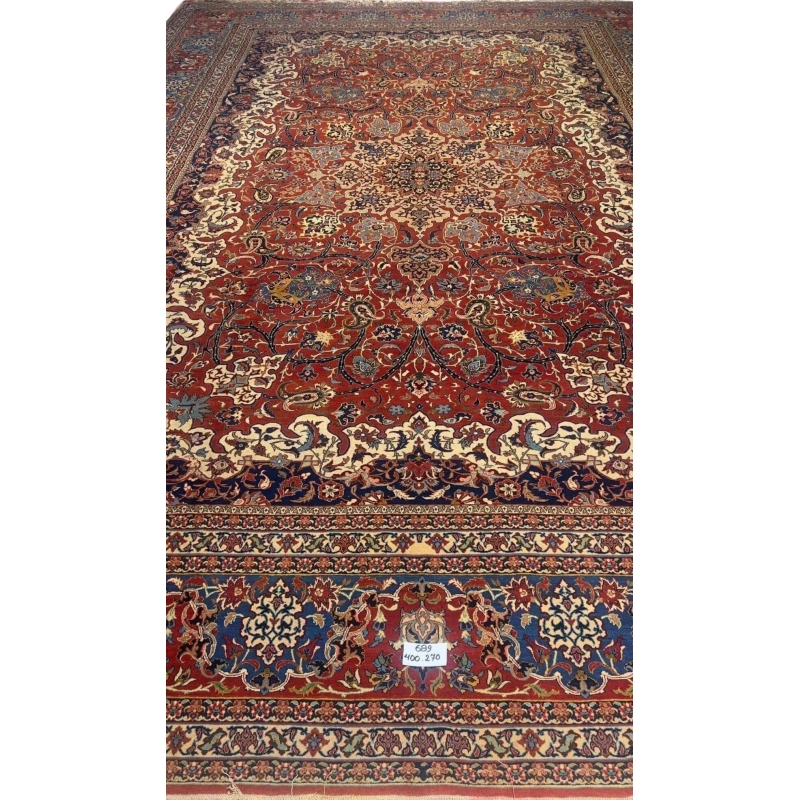 "Luxury antique hand-knotted Isfahan rug, 400x270 cm with floral motifs"