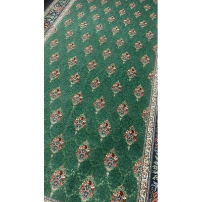 Close-up view of the high-density knot craftsmanship on the 400 cm x 200 cm floral rug