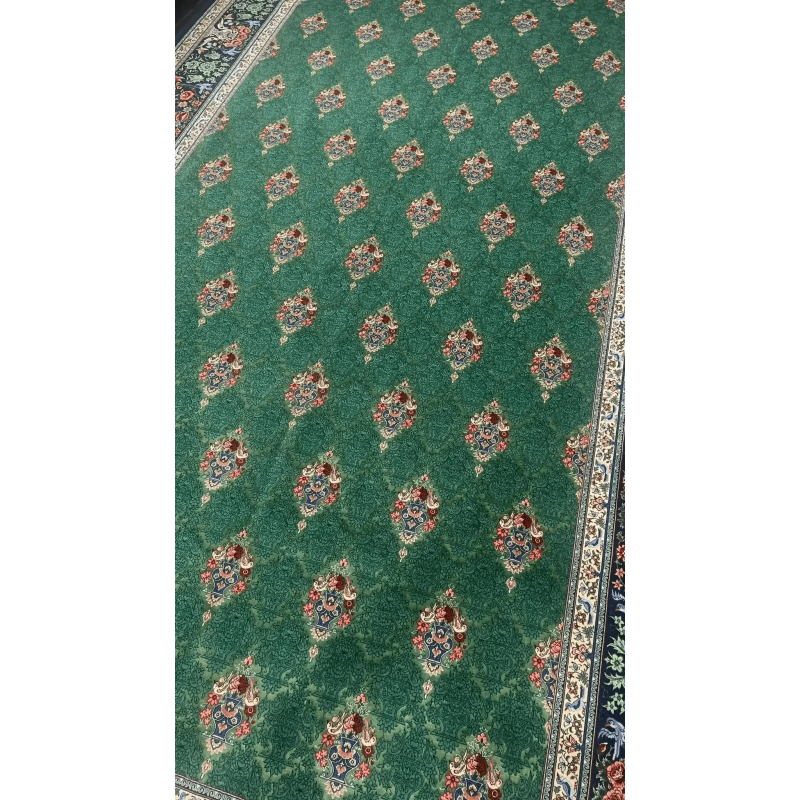 Close-up view of the high-density knot craftsmanship on the 400 cm x 200 cm floral rug