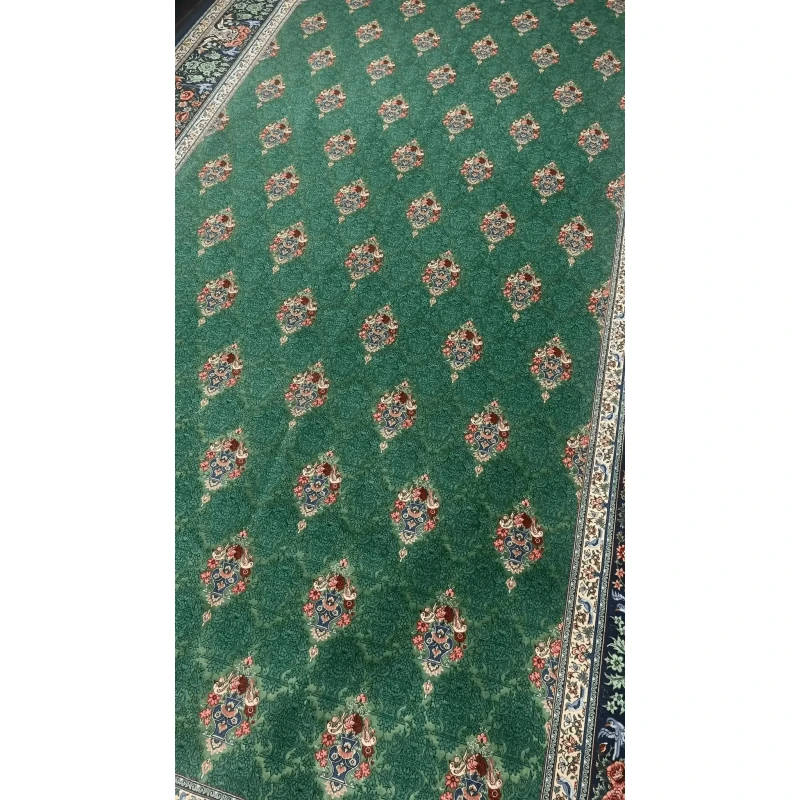 Close-up view of the high-density knot craftsmanship on the 400 cm x 200 cm floral rug