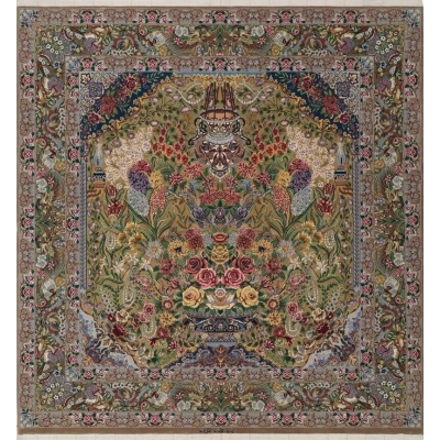 "Hand-knotted Persian rug from Isfahan with 1,690,000 knots per square meter, made from wool and silk, featuring a traditional medallion design. Size: 160 x 155 cm."

