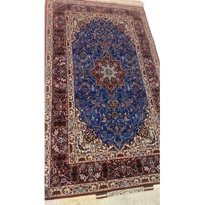 Detailed Pattern: Intricate floral and medallion motifs in natural wool and silk blend with vibrant natural dyes.