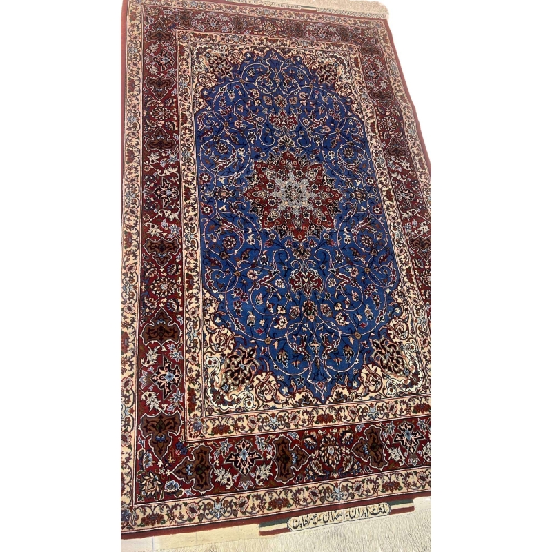 Detailed Pattern: Intricate floral and medallion motifs in natural wool and silk blend with vibrant natural dyes.