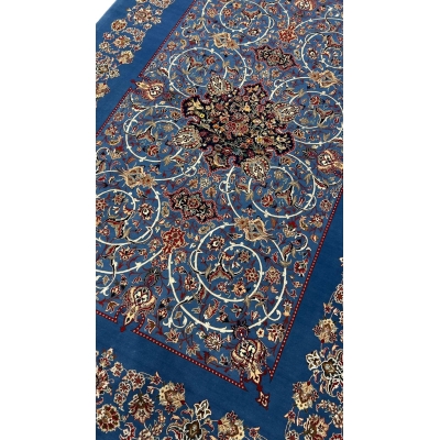 Seirafian carpet with a timeless navy-blue design, perfect for sophisticated spaces.