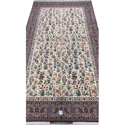 "Authentic Seirafian Isfahan rug hand-knotted in Iran, 350x200 cm"
