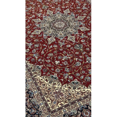 "Isfahan rug with intricate wool and silk design, handcrafted by Master Bagher Seirafian, 320 x 215 cm, featuring a 5 mm thick pile."