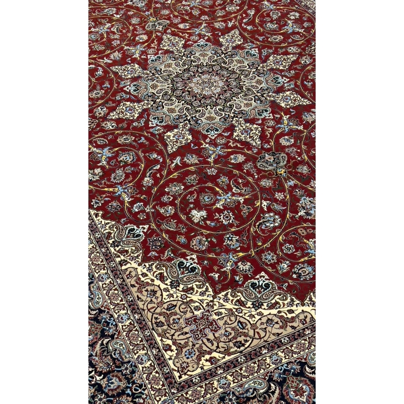 "Isfahan rug with intricate wool and silk design, handcrafted by Master Bagher Seirafian, 320 x 215 cm, featuring a 5 mm thick pile."