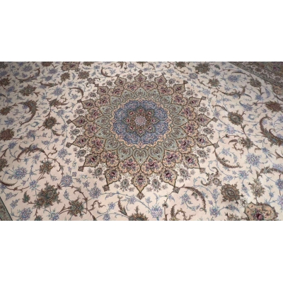 "Elegant floral Persian rug, handmade in Isfahan, showcasing Persian cultural heritage and craftsmanship."