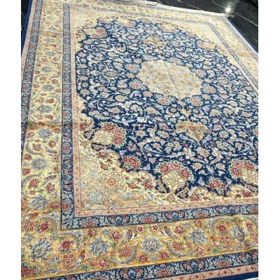 "Luxurious blue Persian rug from Isfahan, knotted by hand, with a knot density of 810,000/m²."