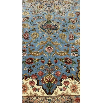 "Close-up of the intricate knotting on the Isfahan Sheikh Bahaie Persian rug, featuring silk and wool threads."