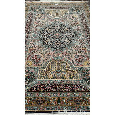 Floral Pattern Close-up on Samavie Rug – A close-up shot focusing on the beautiful floral motifs woven into the Samavie Persian rug, blending silk and wool for a soft and luxurious texture.