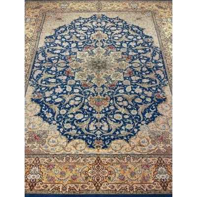 "Luxurious Isfahan rug, 350 cm x 250 cm, crafted from silk and wool, ideal for elegant interiors."