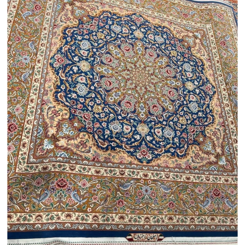 "New Persian Isfahan carpet, 250 cm x 250 cm, featuring a wool pile and silk warp. Handmade by skilled weavers in Iran, perfect for enhancing your décor."