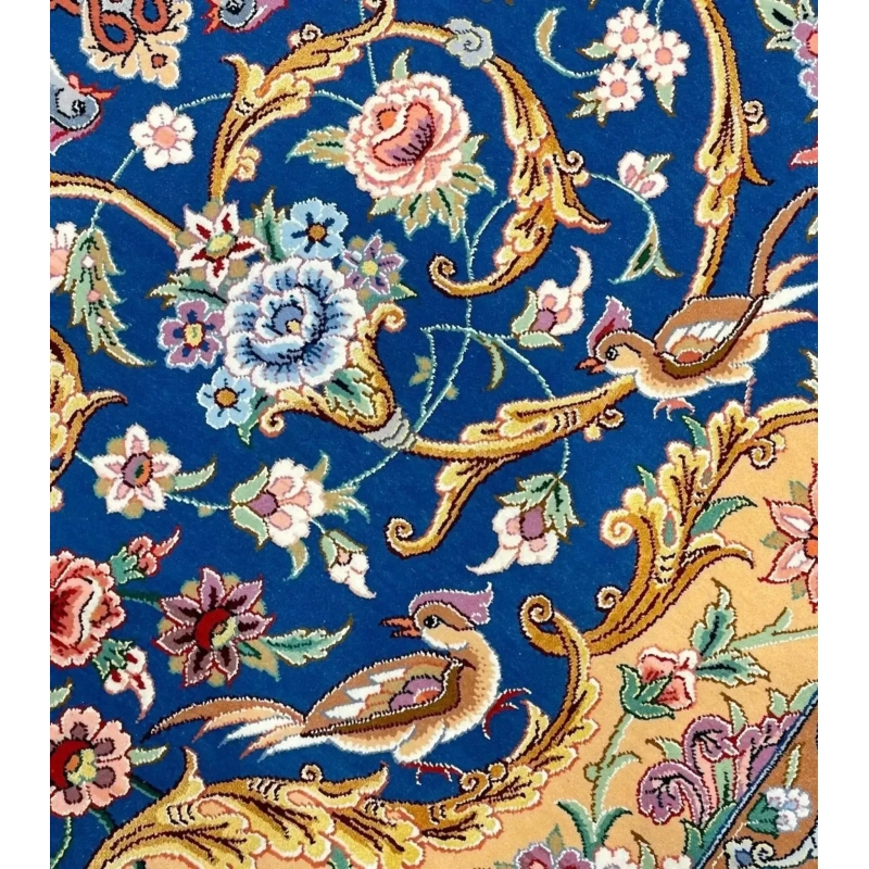"Handmade Persian Isfahan rug, crafted with wool and silk. This luxurious 250 cm x 250 cm rug has a knot density of 810,000 knots/m², adding a touch of elegance to any room."