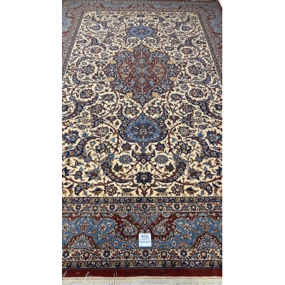"Hand-knotted Iranian Persian rug from Isfahan, 310x205 cm, floral pattern"

