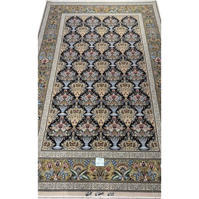"Hand-knotted Iranian handmade carpet from Isfahan by Kheire"