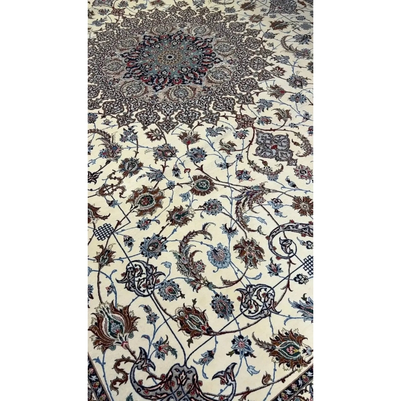 "Luxurious 60-Year-Old Persian Rug, Isfahan Origin, Knot Density 1,000,000/m²" – Emphasizing age, origin, and knot density.