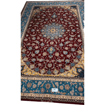 Luxurious Persian wool and silk rug with a knot density of 640,000/m², crafted by Davarie in Isfahan.