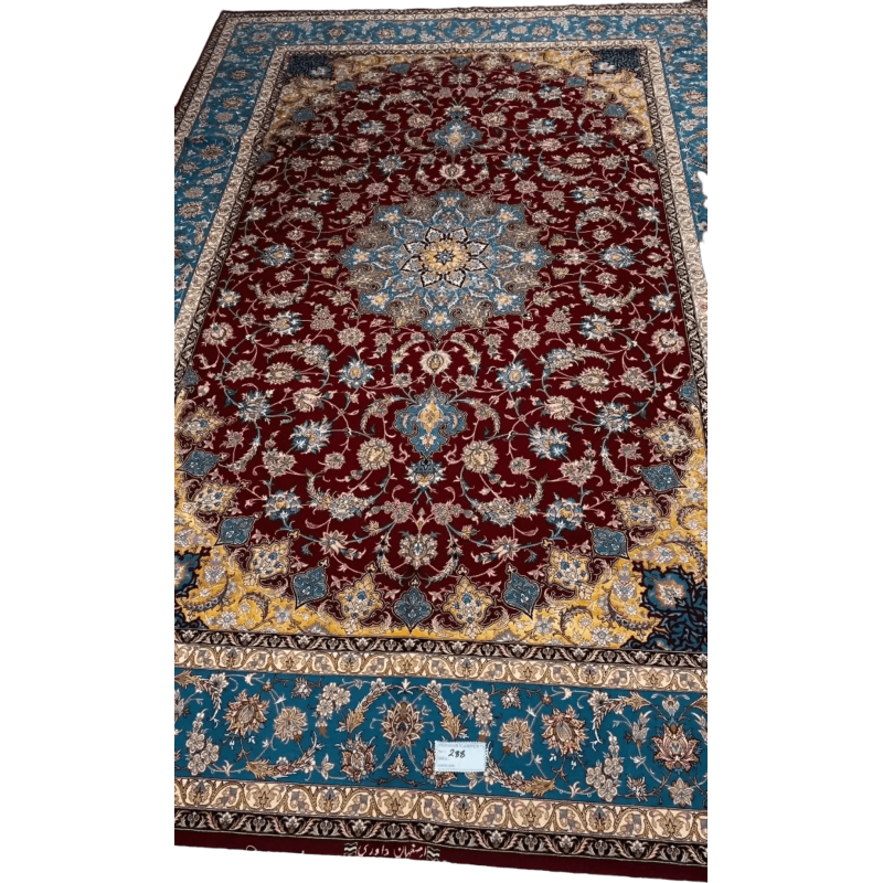 Luxurious Persian wool and silk rug with a knot density of 640,000/m², crafted by Davarie in Isfahan.