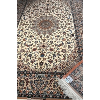 "Luxurious Persian rug from Isfahan, Iran, hand-knotted by Ahmad Zojaji. This large 300 cm x 200 cm (9.8 feet x 6.5 feet) rug features a high knot density of 810,000 knots per square meter and is crafted with a wool and silk pile. The silk warp and traditional design make this new rug a true statement piece."